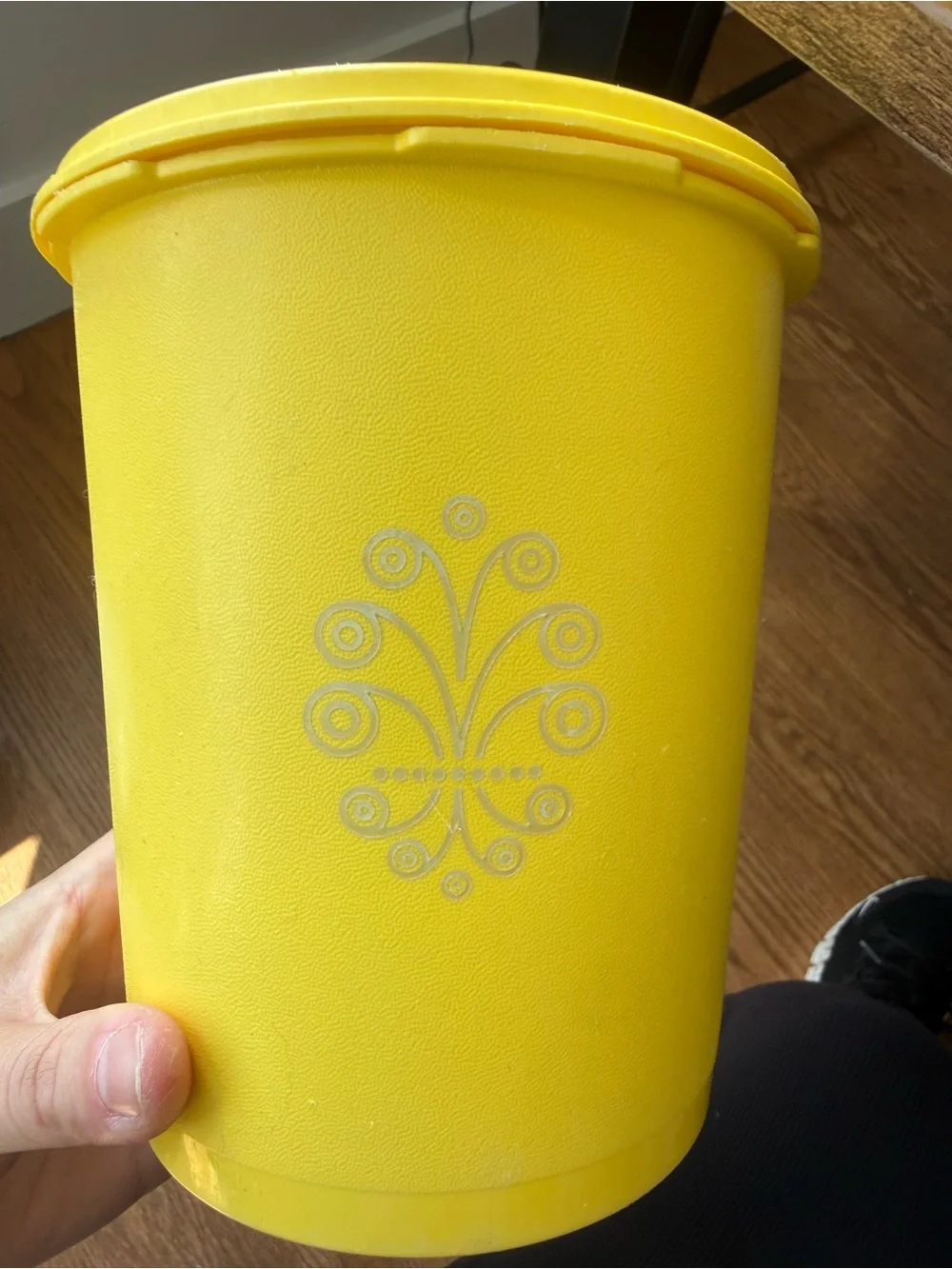 Vintage Tupperware servalier storage container - excellent condition NO SMELL